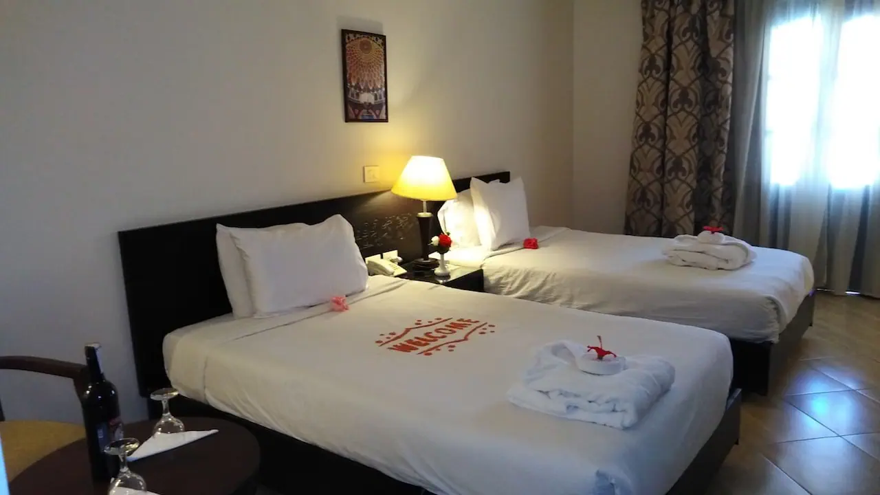 الفندق روحانو بيتش ريزورت - القصير